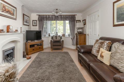 4 bedroom detached house for sale, Cowbeck Close, Wootton, Northampton