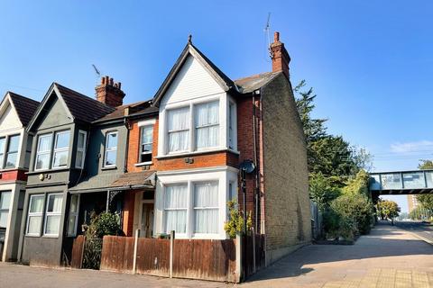 3 bedroom end of terrace house for sale, Quebec Avenue, Southend On Sea SS1