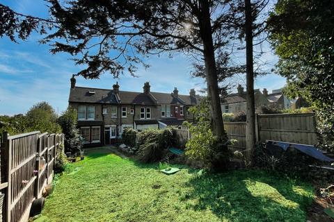 3 bedroom end of terrace house for sale, Quebec Avenue, Southend On Sea SS1