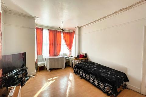 3 bedroom end of terrace house for sale, Quebec Avenue, Southend On Sea SS1