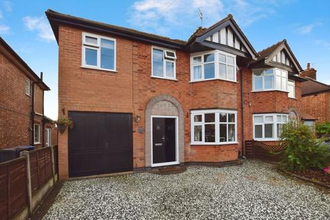 4 bedroom semi-detached house to rent, Beechwood Avenue, Burbage