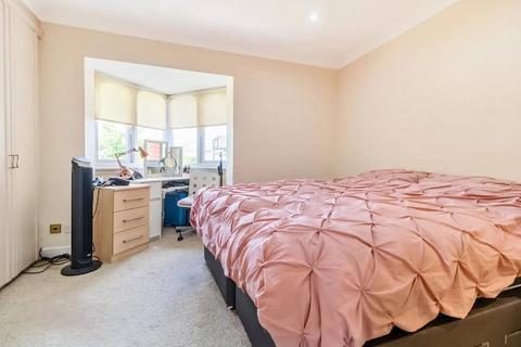 2 bedroom maisonette for sale, Langham Court, Holmbrook Drive, NW4