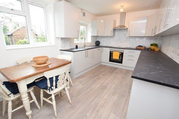 Breakfast/kitchen