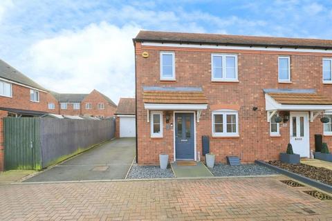 3 bedroom end of terrace house to rent, Logan Place, Kidderminster