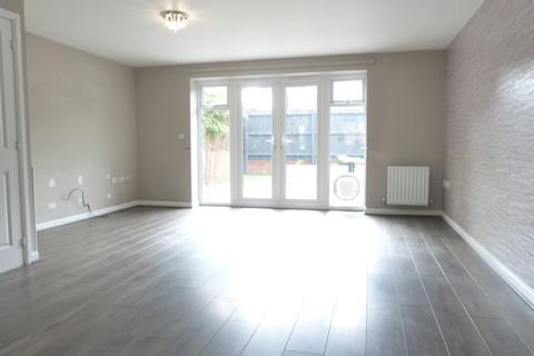 3 bedroom end of terrace house to rent, Logan Place, Kidderminster