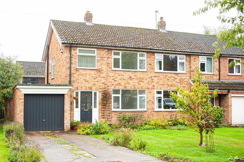 3 bedroom semi-detached house to rent, Hillcrest Gardens, York YO24