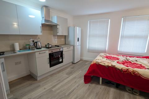 2 bedroom flat to rent, High Road, Willesden, London NW10