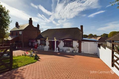 2 bedroom detached bungalow for sale, Newhall Road, Swadlincote