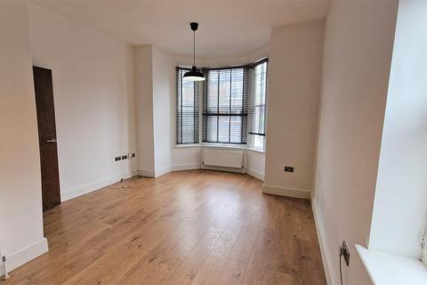 3 bedroom ground floor flat to rent, Forest Drive East, London E11