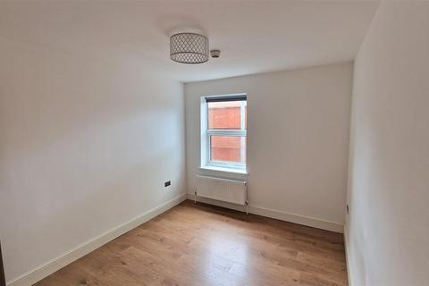 3 bedroom ground floor flat to rent, Forest Drive East, London E11