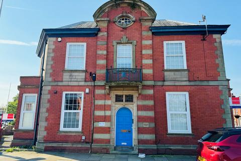 2 bedroom apartment to rent, Worsley