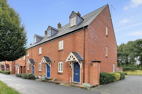 3 bedroom townhouse for sale, Poppyfields Way, Brackley