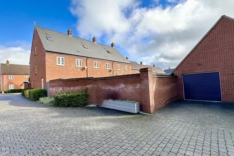 3 bedroom townhouse for sale, Poppyfields Way, Brackley