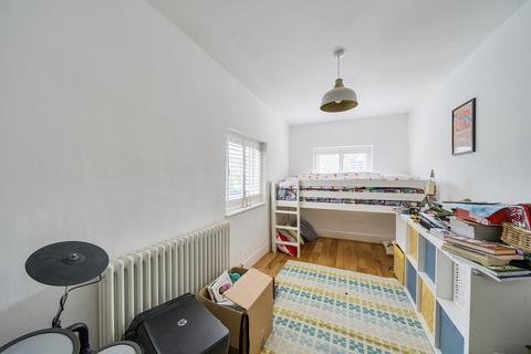 8 Union Road, London, N11 2SE