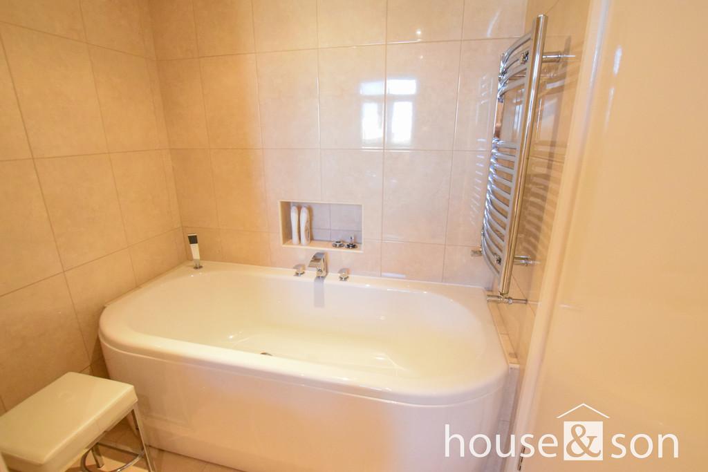 Ensuite bath