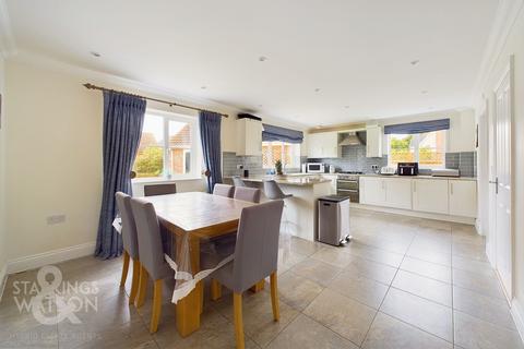 4 bedroom detached house for sale, Broomefield Road, Stoke Holy Cross, Norwich