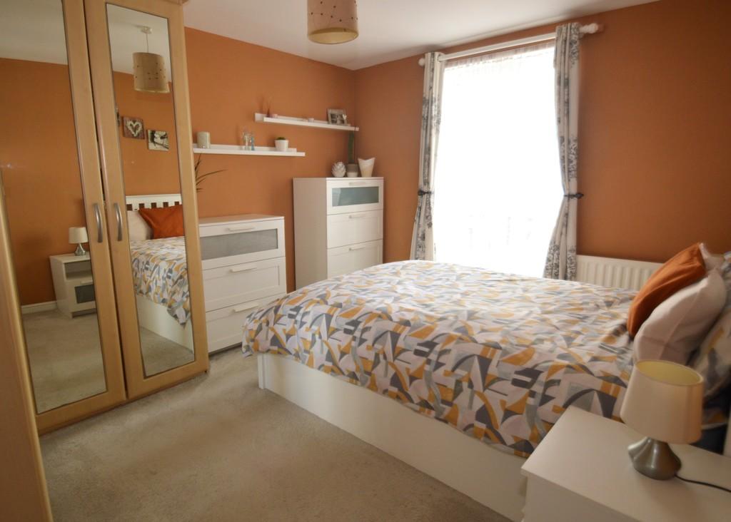Felixstowe Road, London 2 bed apartment for sale £282,500