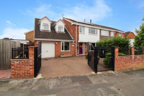 4 bedroom semi-detached house for sale, Retford Walk, Rossington, DN11 0