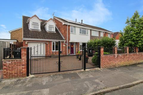 4 bedroom semi-detached house for sale, Retford Walk, Rossington, DN11 0