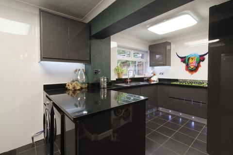 4 bedroom semi-detached house for sale, Retford Walk, Rossington, DN11 0