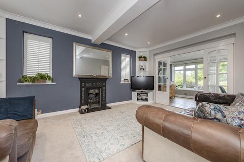 17 Marlpit Avenue, Coulsdon, CR5 2SD
