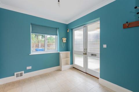 2 bedroom detached house to rent, Old Mill Lane, Bray