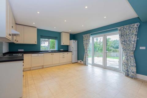 2 bedroom detached house to rent, Old Mill Lane, Bray