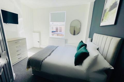 1 bedroom in a house share to rent, Wadham Street, Stoke-On-Trent, ST4 7HF