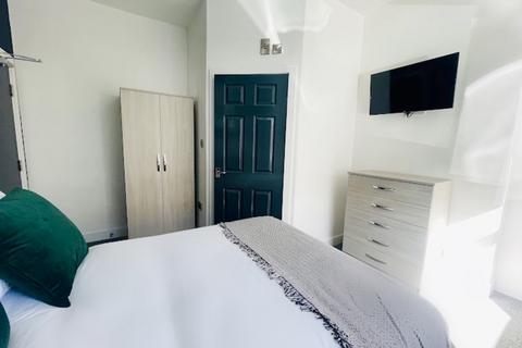 1 bedroom in a house share to rent, Wadham Street, Stoke-On-Trent, ST4 7HF