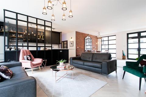 Flat 3, 59 Chilton Street, London, E2 6EA