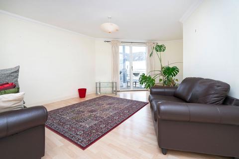 3 bedroom apartment to rent, Crewe Road North, Edinburgh, Midlothian