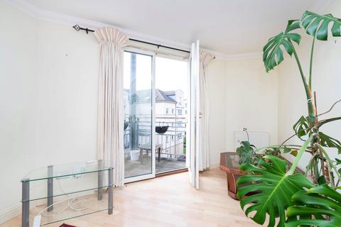 3 bedroom apartment to rent, Crewe Road North, Edinburgh, Midlothian