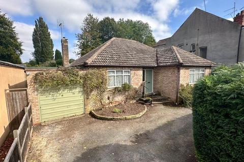 2 bedroom bungalow for sale, Woodfield Avenue, Penn, Wolverhampton WV4