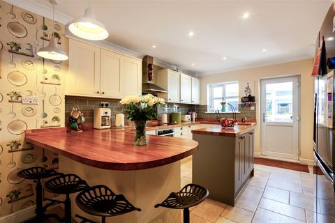 4 bedroom semi-detached house for sale, Southlea, Cliddesden, RG25