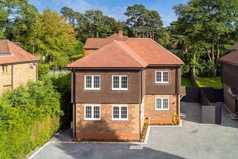 4 bedroom detached house to rent, Wood Road , Hindhead