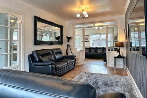 16 Cromarty Avenue, Chadderton, Oldham, OL9 8AW