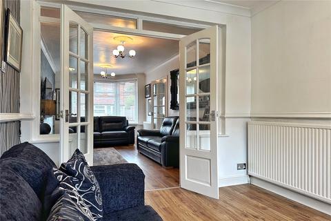 16 Cromarty Avenue, Chadderton, Oldham, OL9 8AW