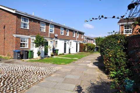 16 Spinney Close, New Malden, KT3 5BQ