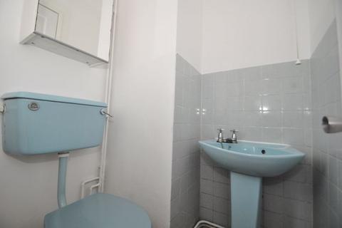 16 Spinney Close, New Malden, KT3 5BQ