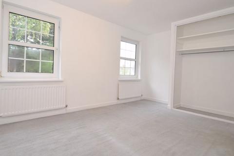 16 Spinney Close, New Malden, KT3 5BQ