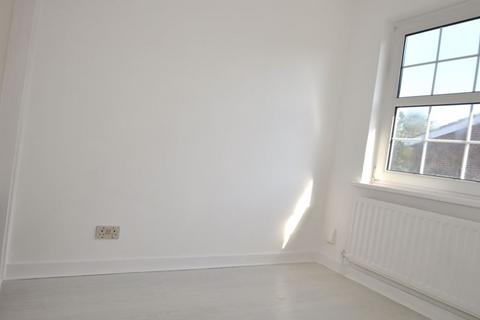 16 Spinney Close, New Malden, KT3 5BQ