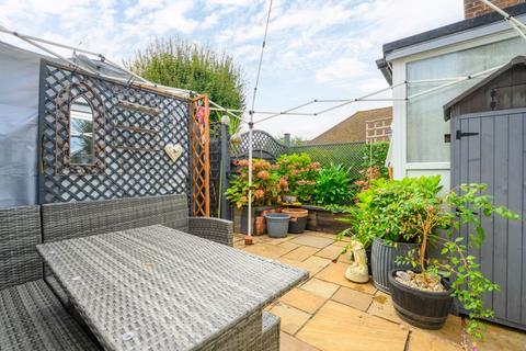 1 bedroom ground floor maisonette for sale, Queens Road, Hersham.