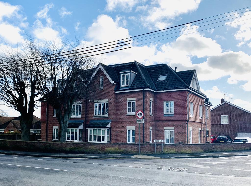 Lower Northam Road, Hedge End 1 bed apartment to rent £850 pcm (£196 pw)