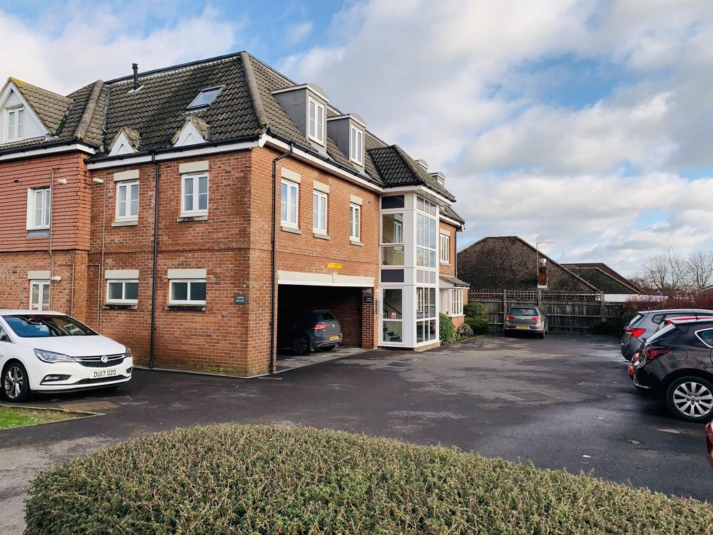 Lower Northam Road, Hedge End 1 bed apartment to rent £850 pcm (£196 pw)