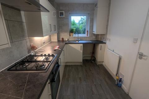 3 bedroom semi-detached house to rent, Headford Gardens, Sheffield