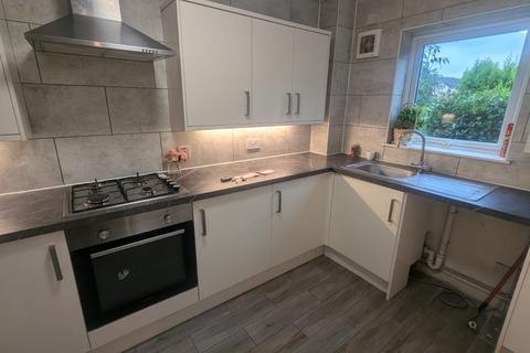 3 bedroom semi-detached house to rent, Headford Gardens, Sheffield