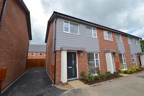 3 bedroom townhouse to rent, Autumn Way, NG9