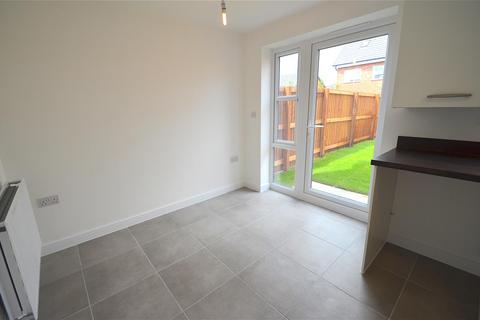 3 bedroom townhouse to rent, Autumn Way, NG9