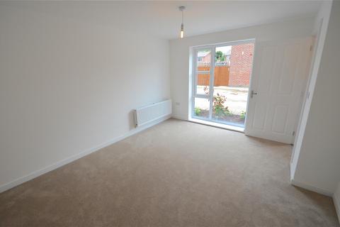 3 bedroom townhouse to rent, Autumn Way, NG9