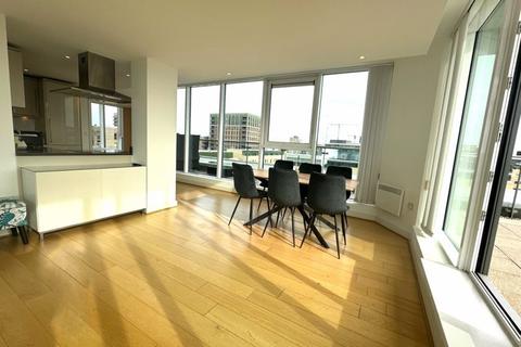 3 bedroom penthouse to rent, Drift Court, Basin Approach, London